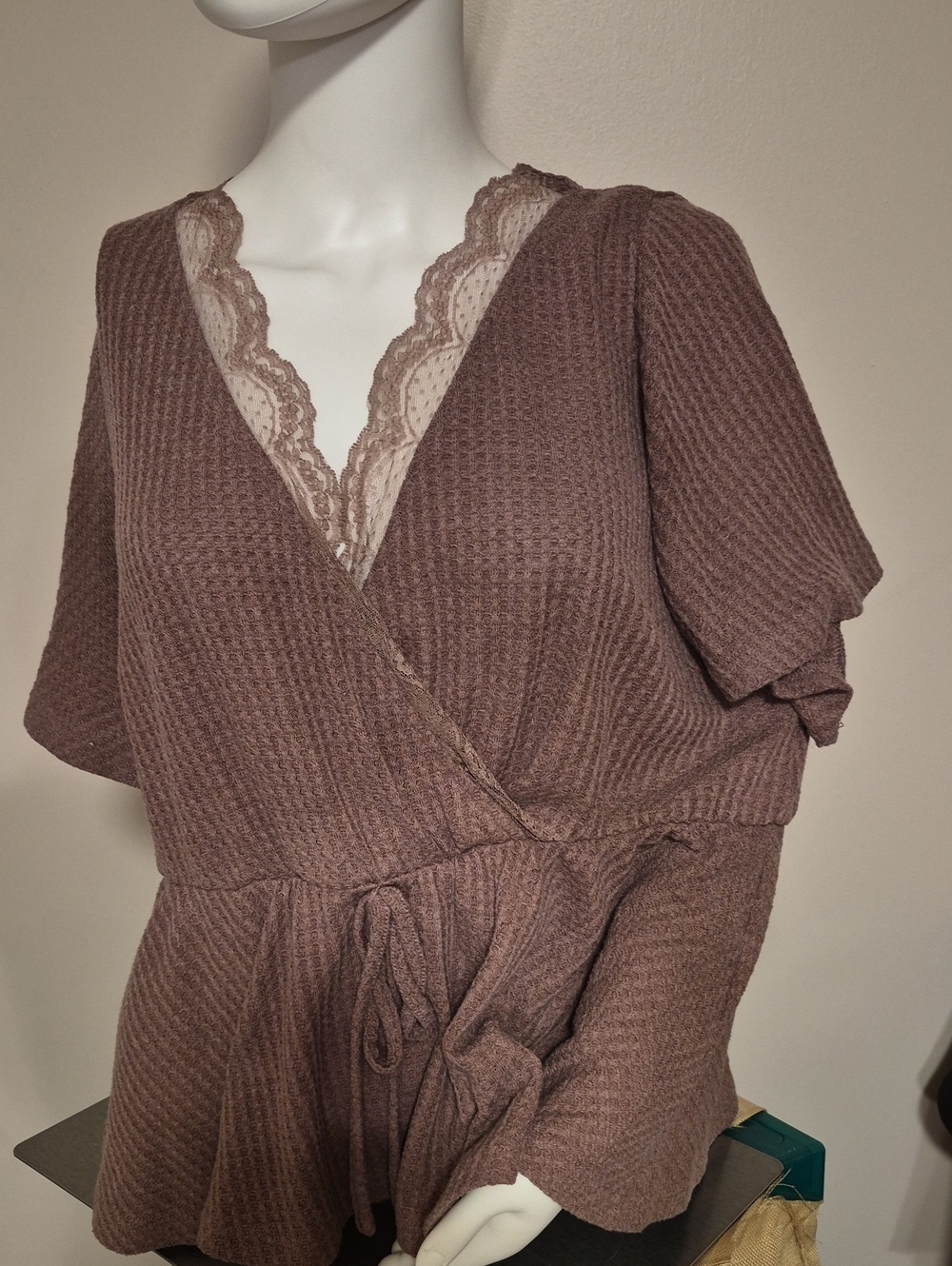 SHEIN Mauve Lace-Trim Waffle Wrap Top